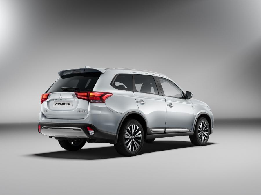  Mitsubishi Outlander 2018 года  (CIS) (фото 2 из 41)